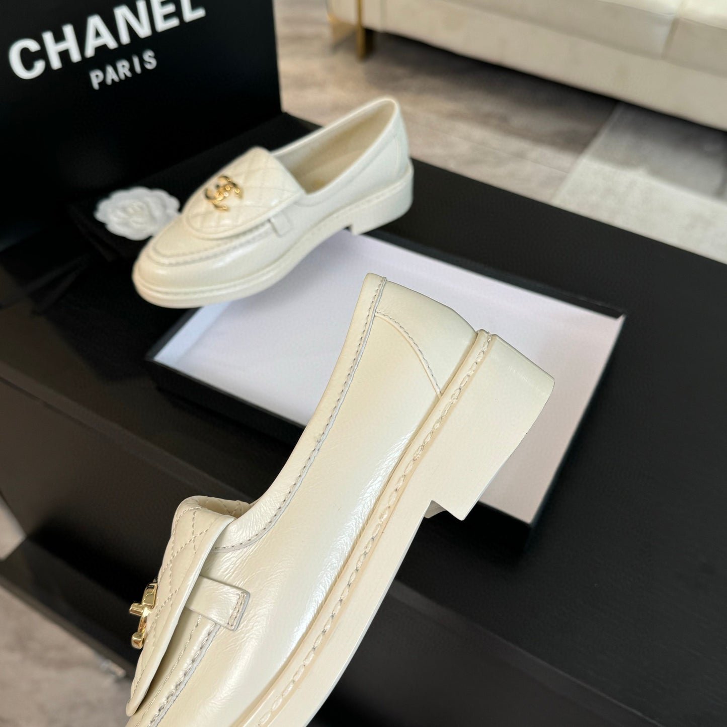 CE-Classic clamshell loafers