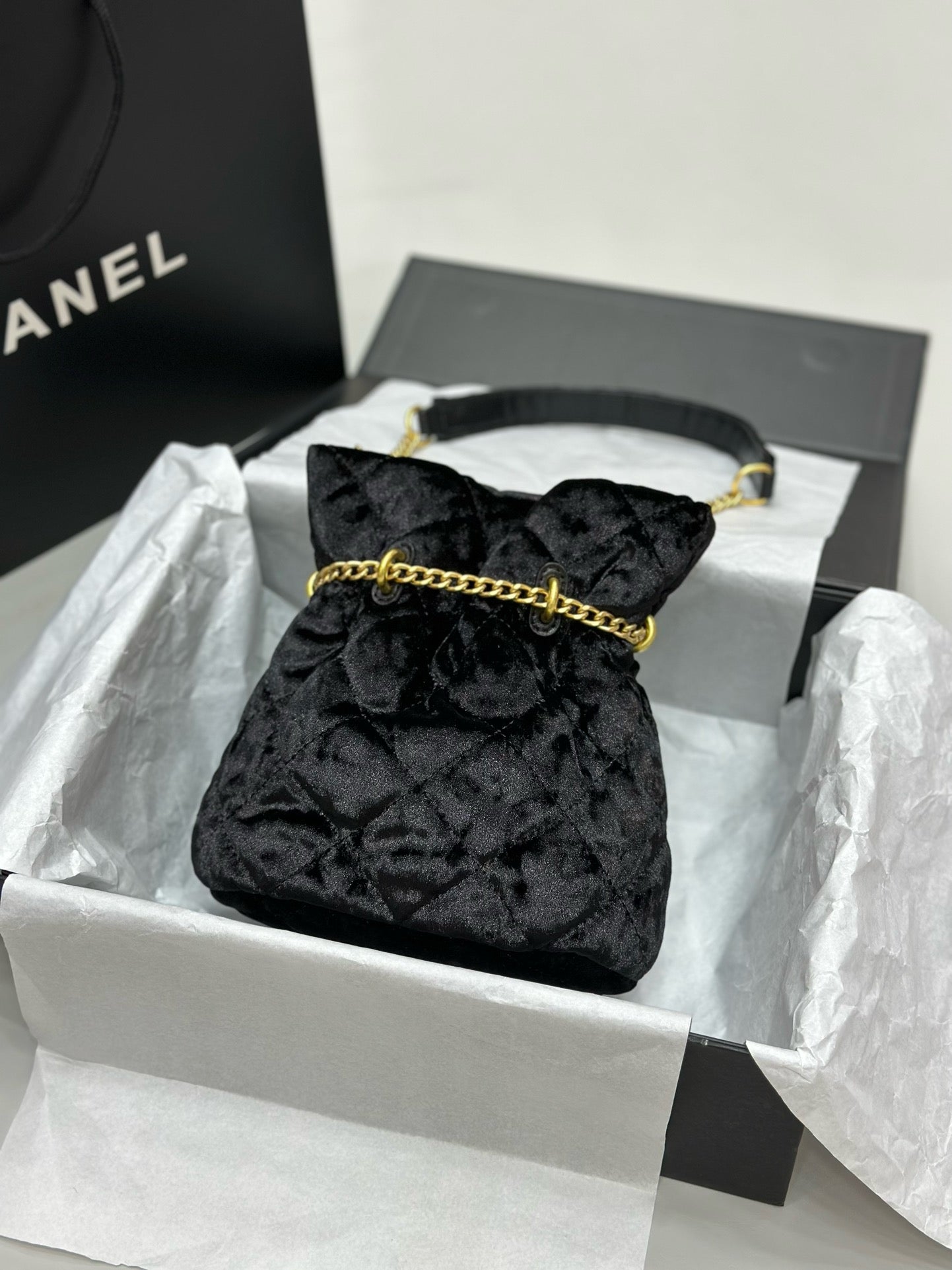 CE-Buckle bucket bag