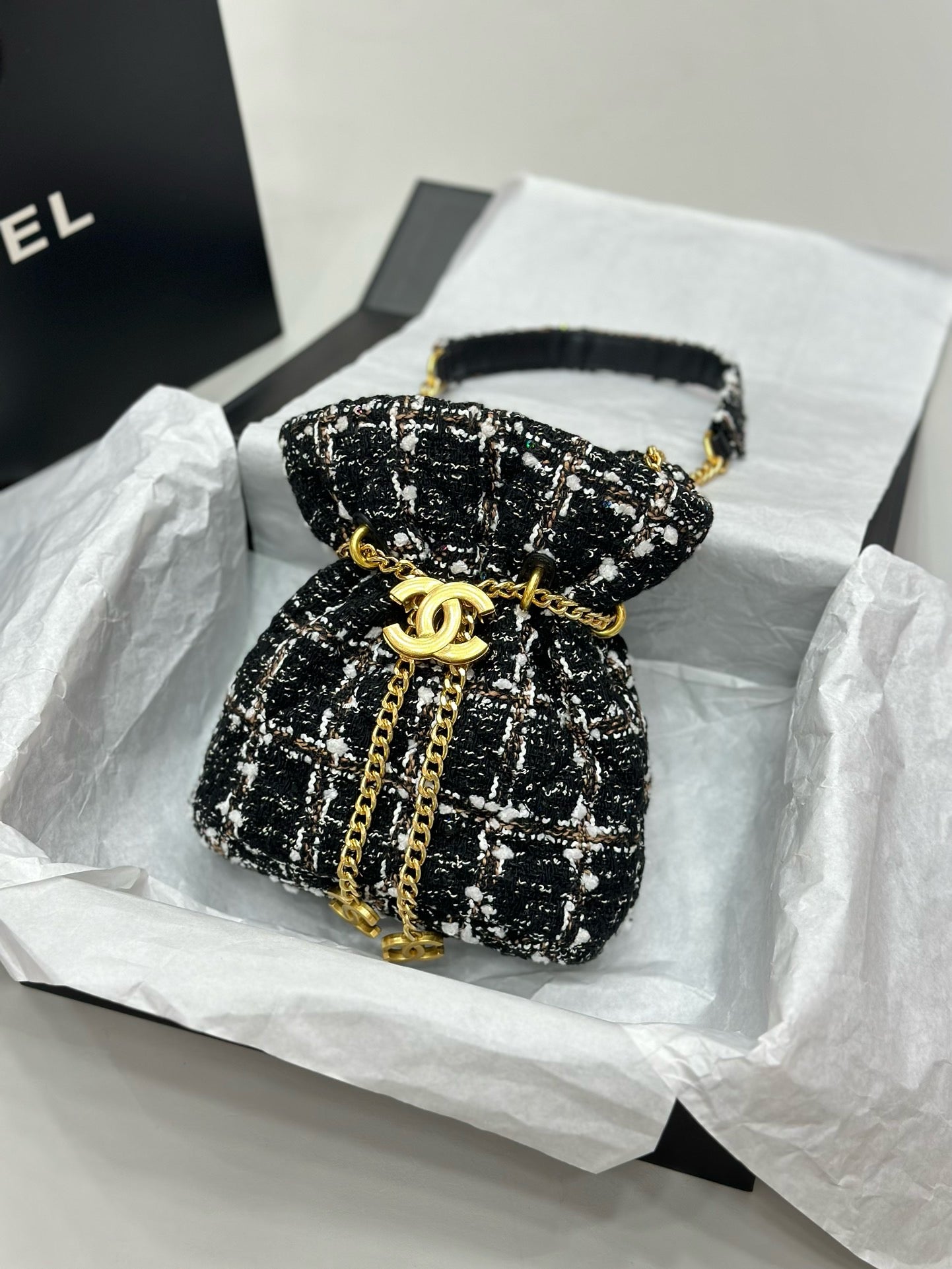 CE-Buckle bucket bag