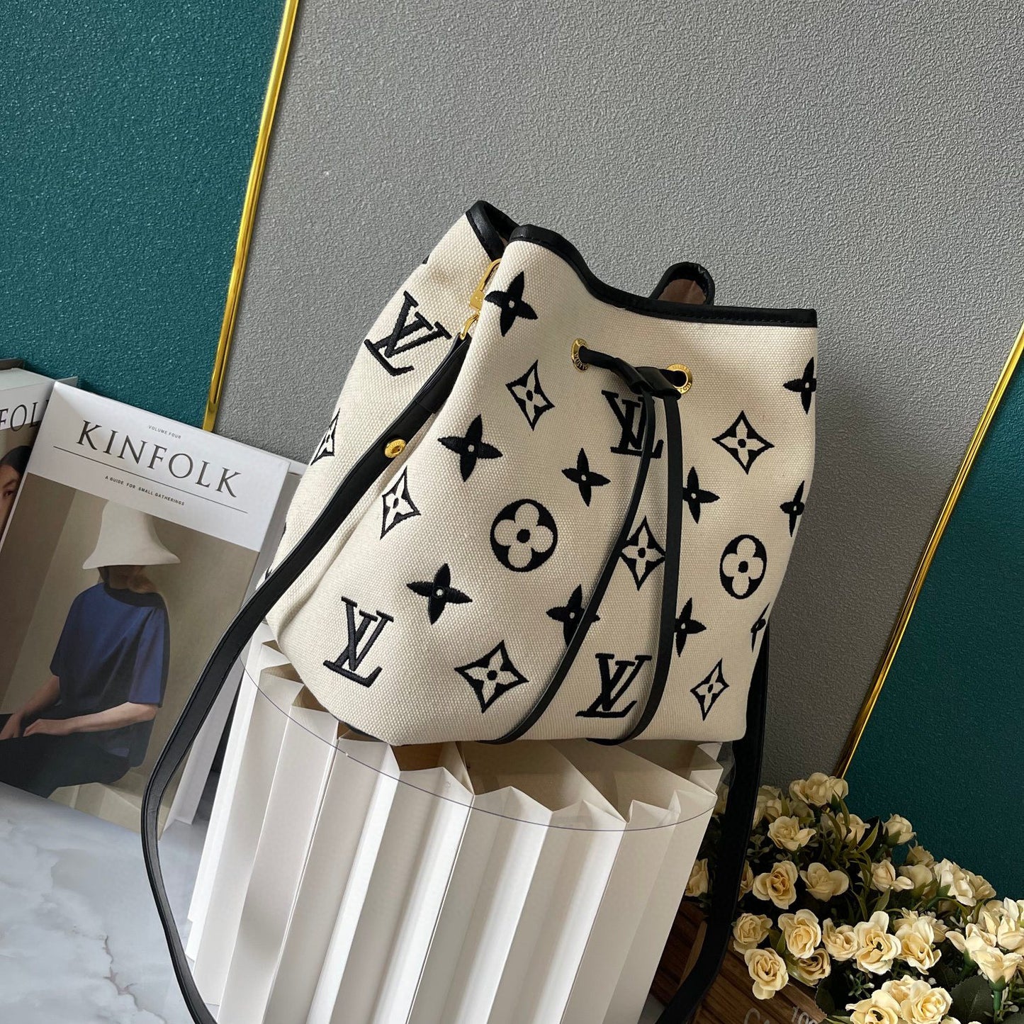L-Bucket bag