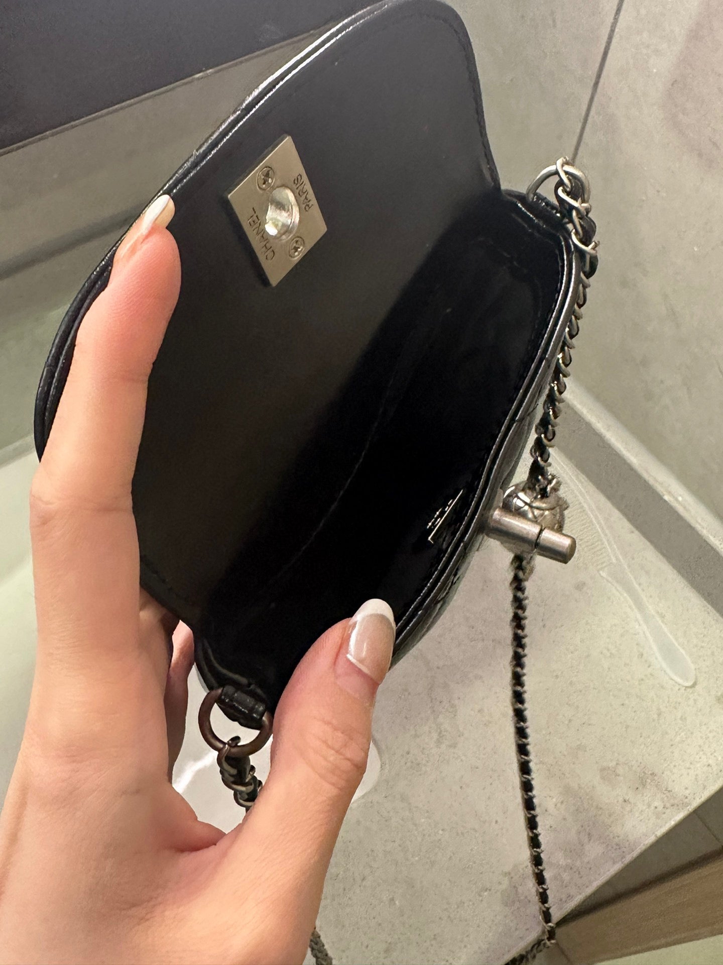 CE-Cowhide black mobile phone bag
