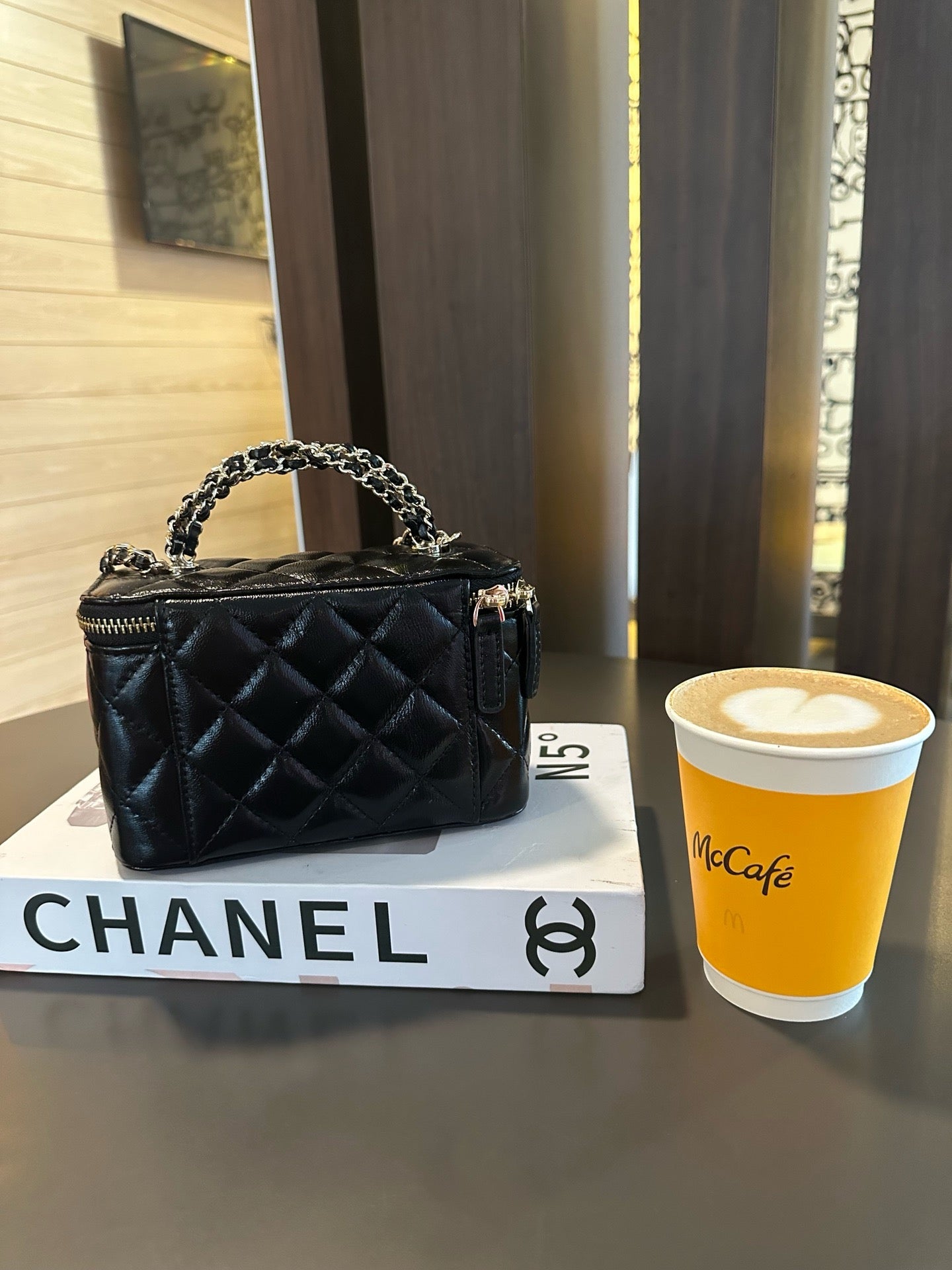 CE-24B twist leather handle box bag