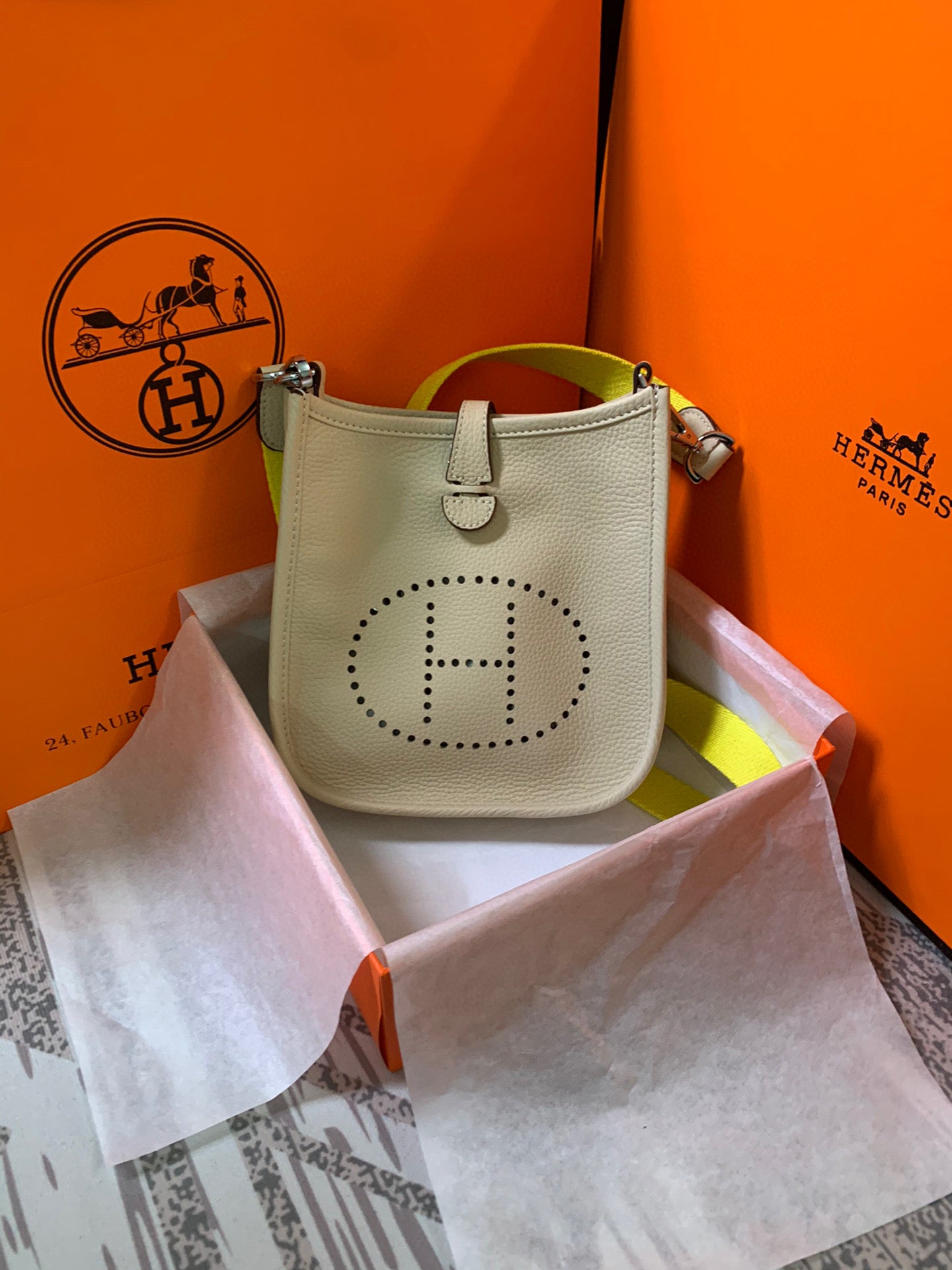 H-Evelyne mini