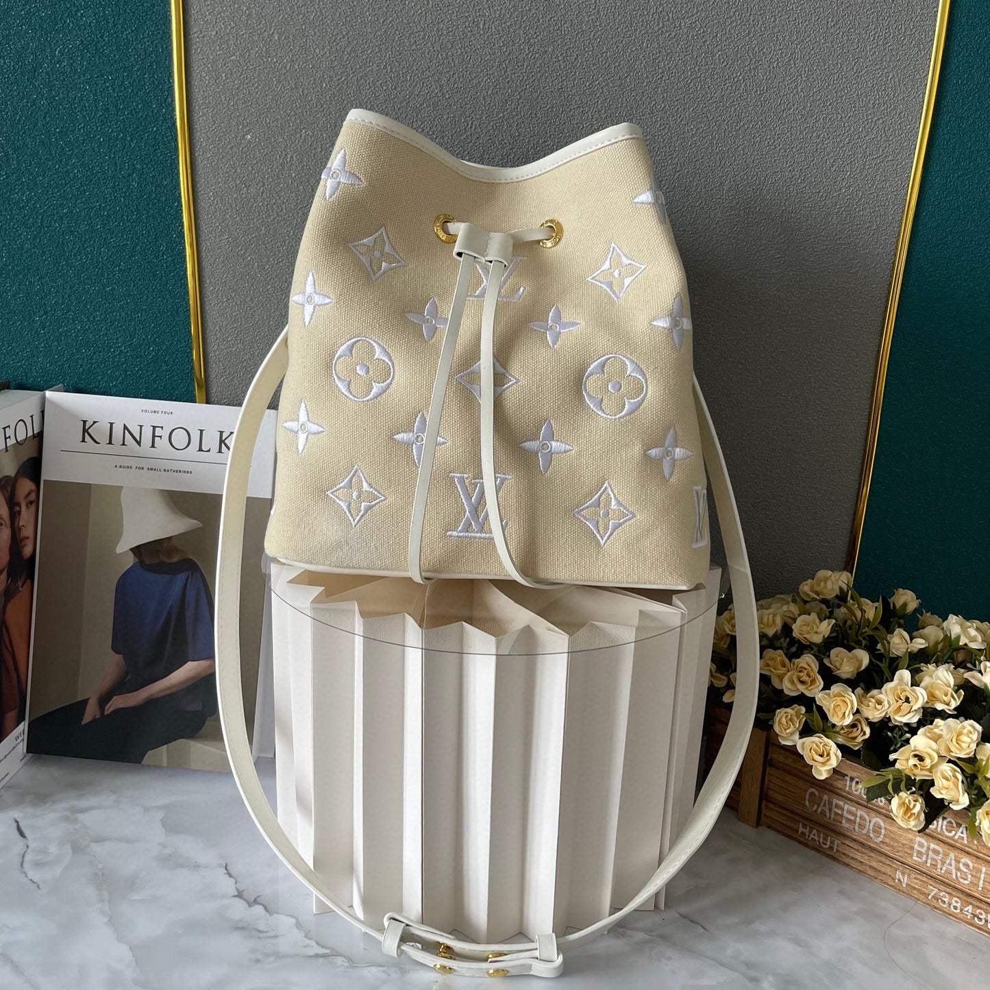 L-Bucket bag