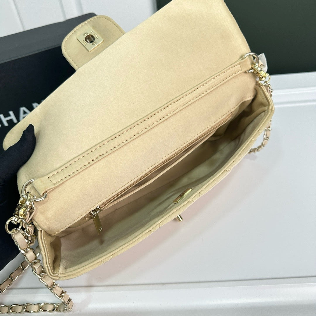 CE-Stunning velvet evening bag