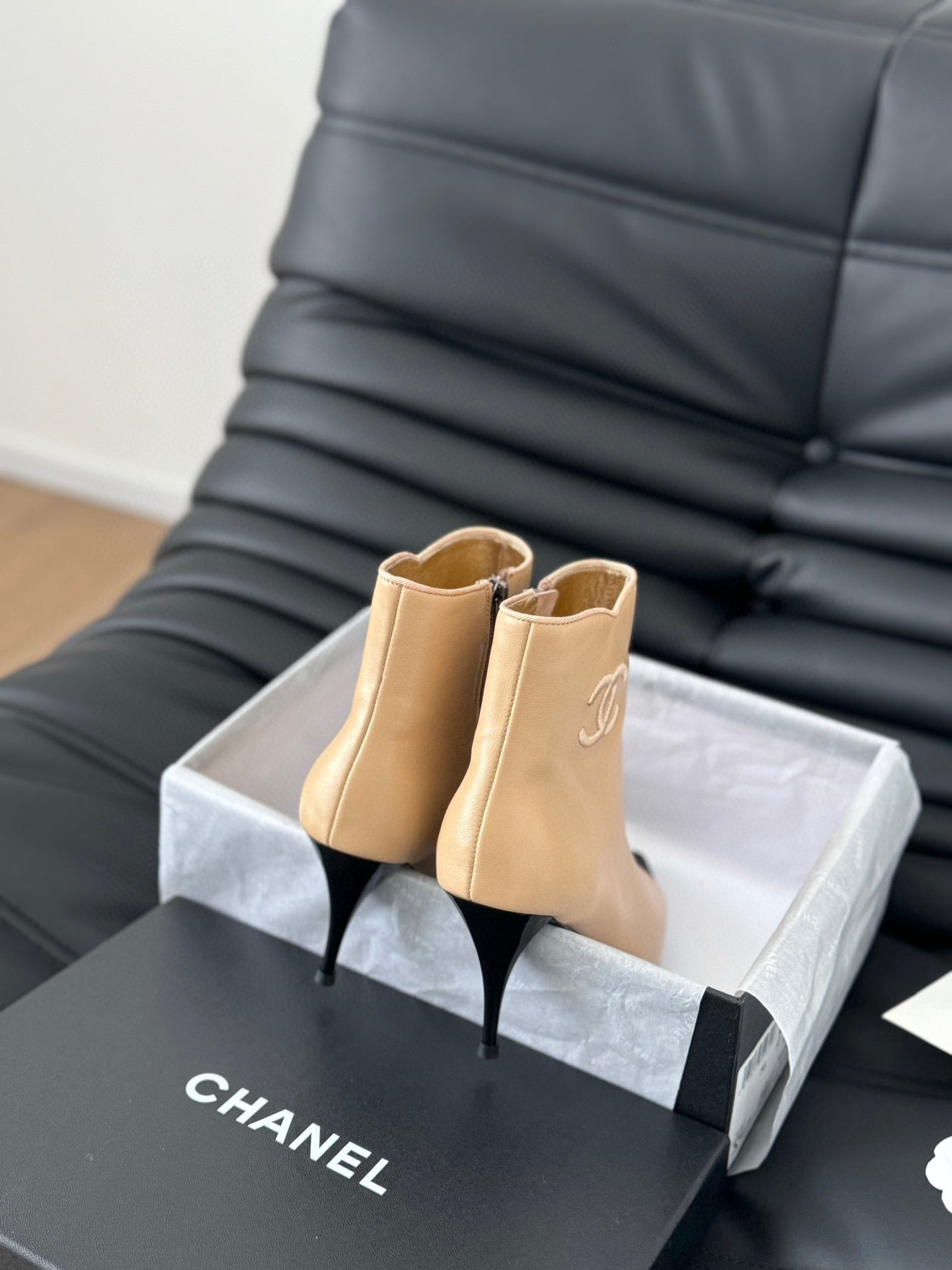 CE-Embroidered short boots