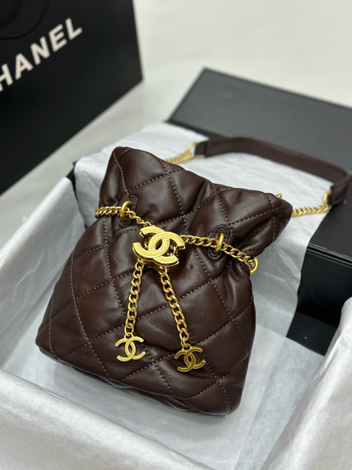 CE-Buckle bucket bag