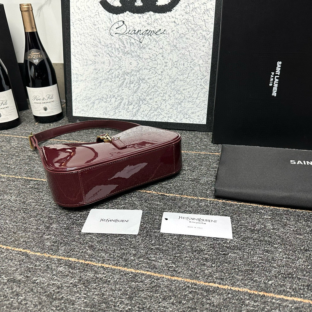 Y-2024 spring and summer new patent leather armpit bag!