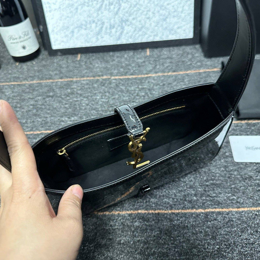 Y-2024 spring and summer new patent leather armpit bag!
