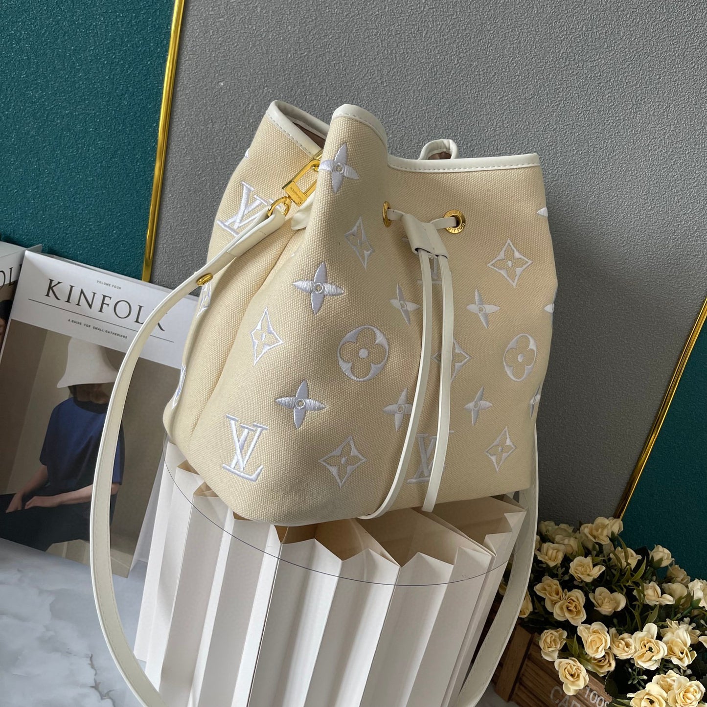 L-Bucket bag