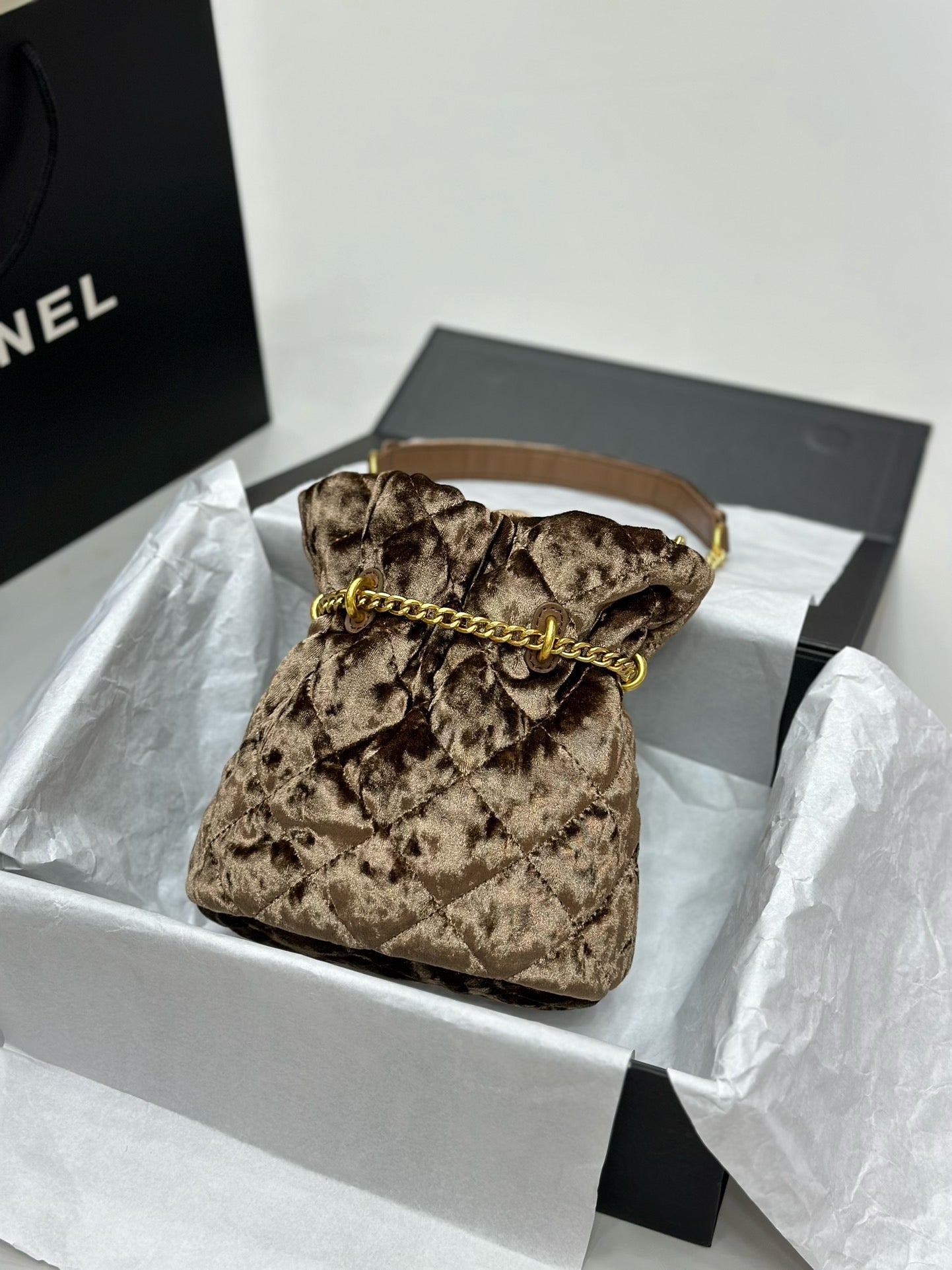 CE-Buckle bucket bag