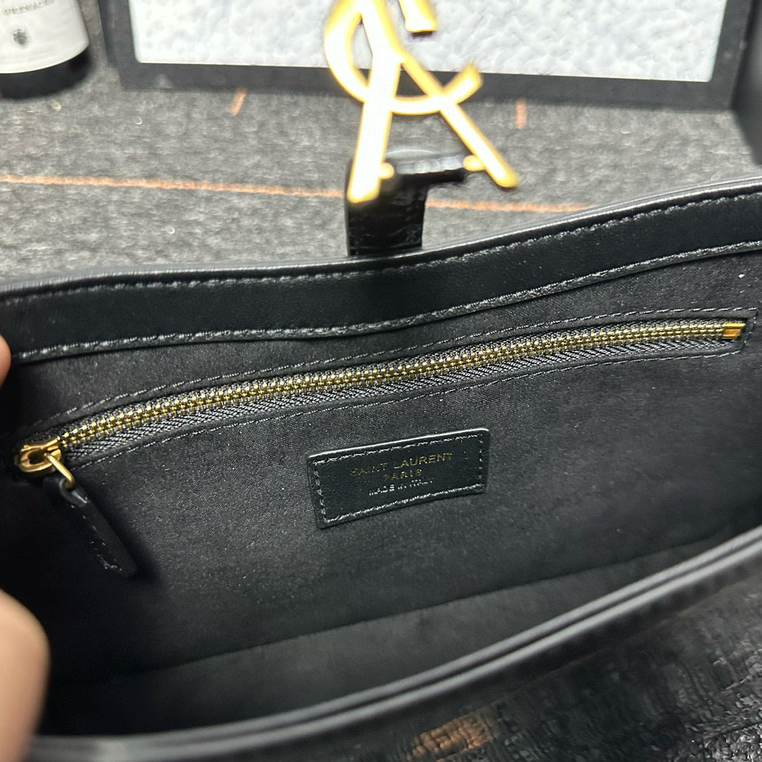 Y-2024 spring and summer new patent leather armpit bag!
