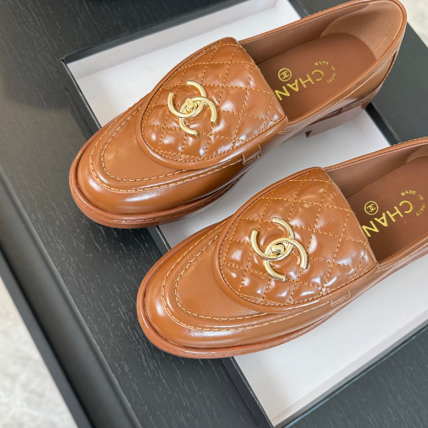 CE-Classic clamshell loafers