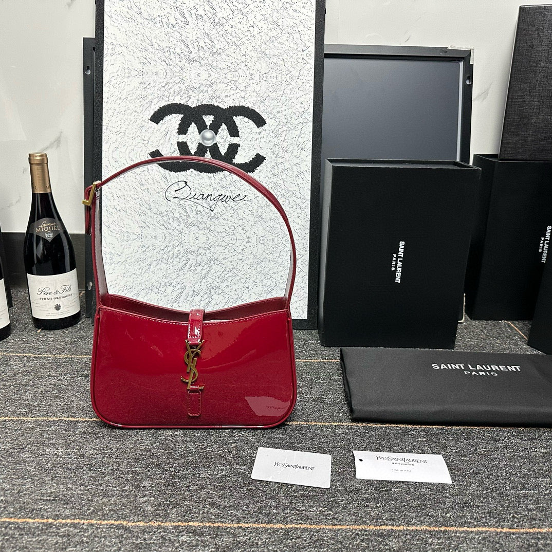 Y-2024 spring and summer new patent leather armpit bag!