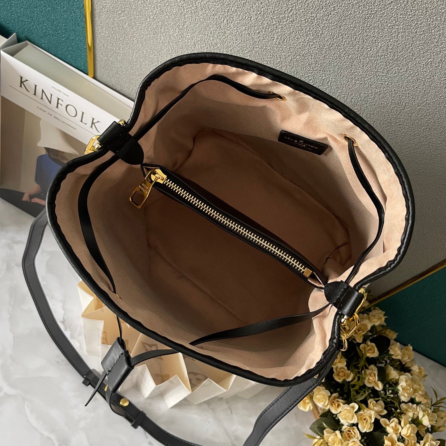 L-Bucket bag