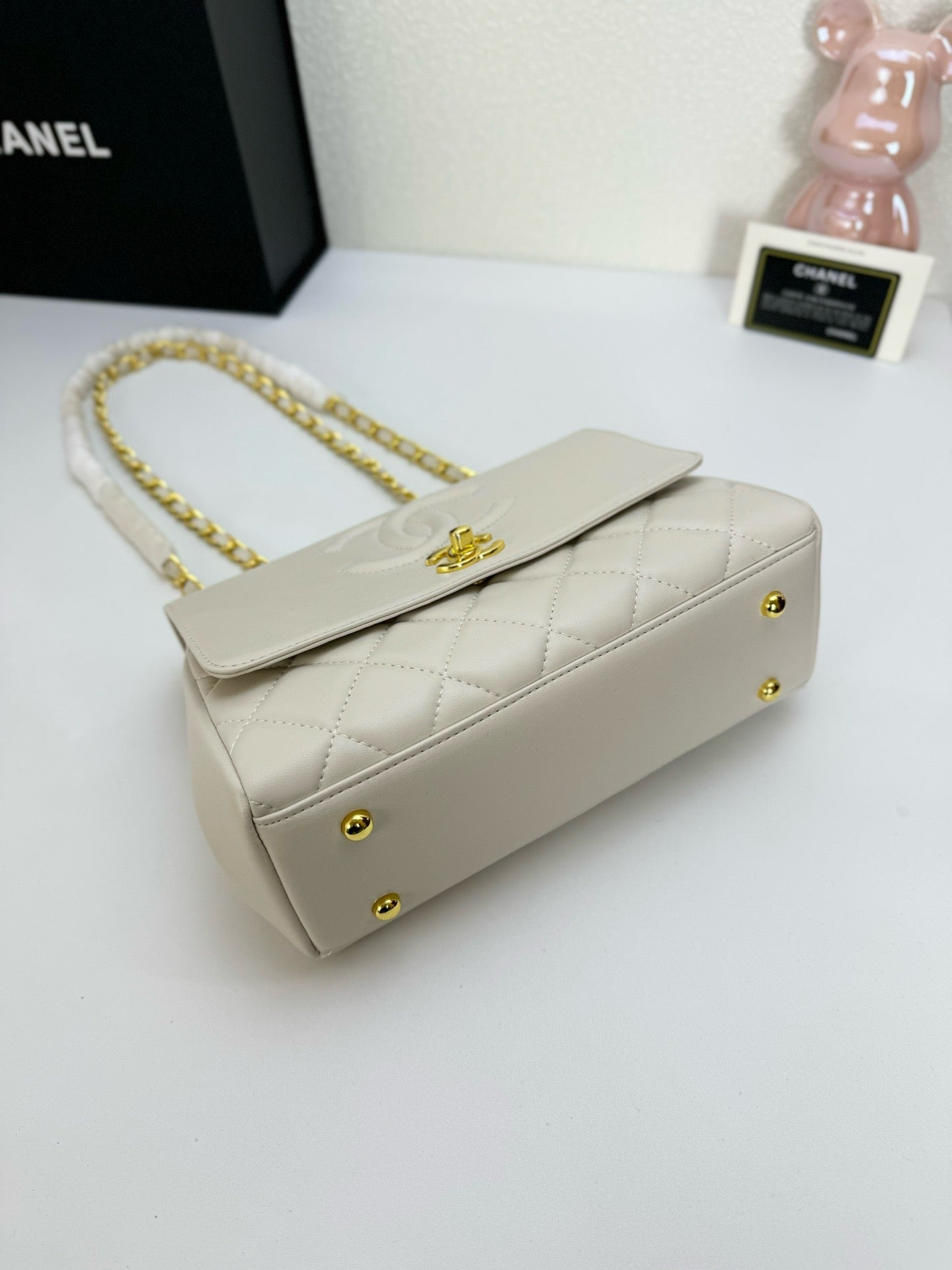 CE-Medieval embossed chain bag sheepskin!