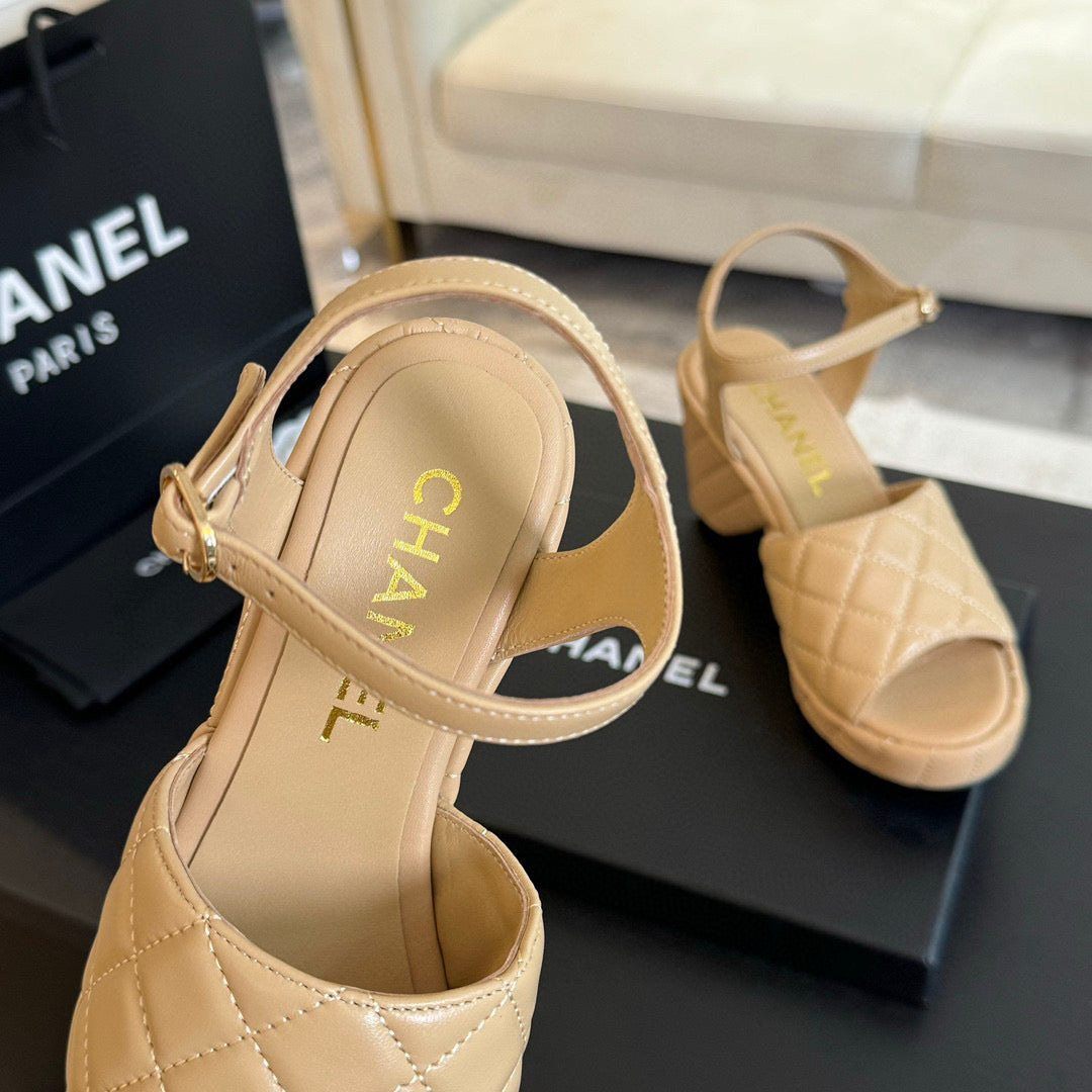 CE-Platform wedge sandals