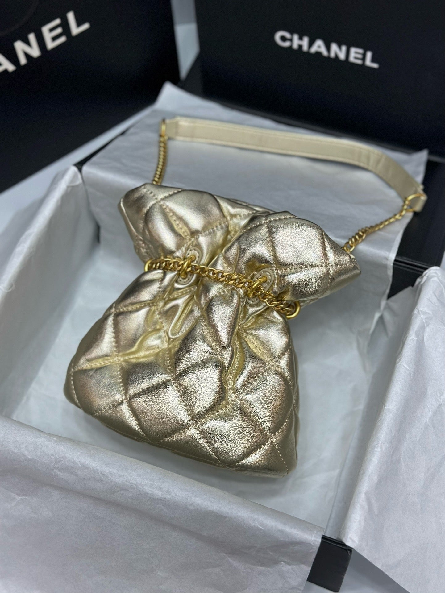 CE-Buckle bucket bag