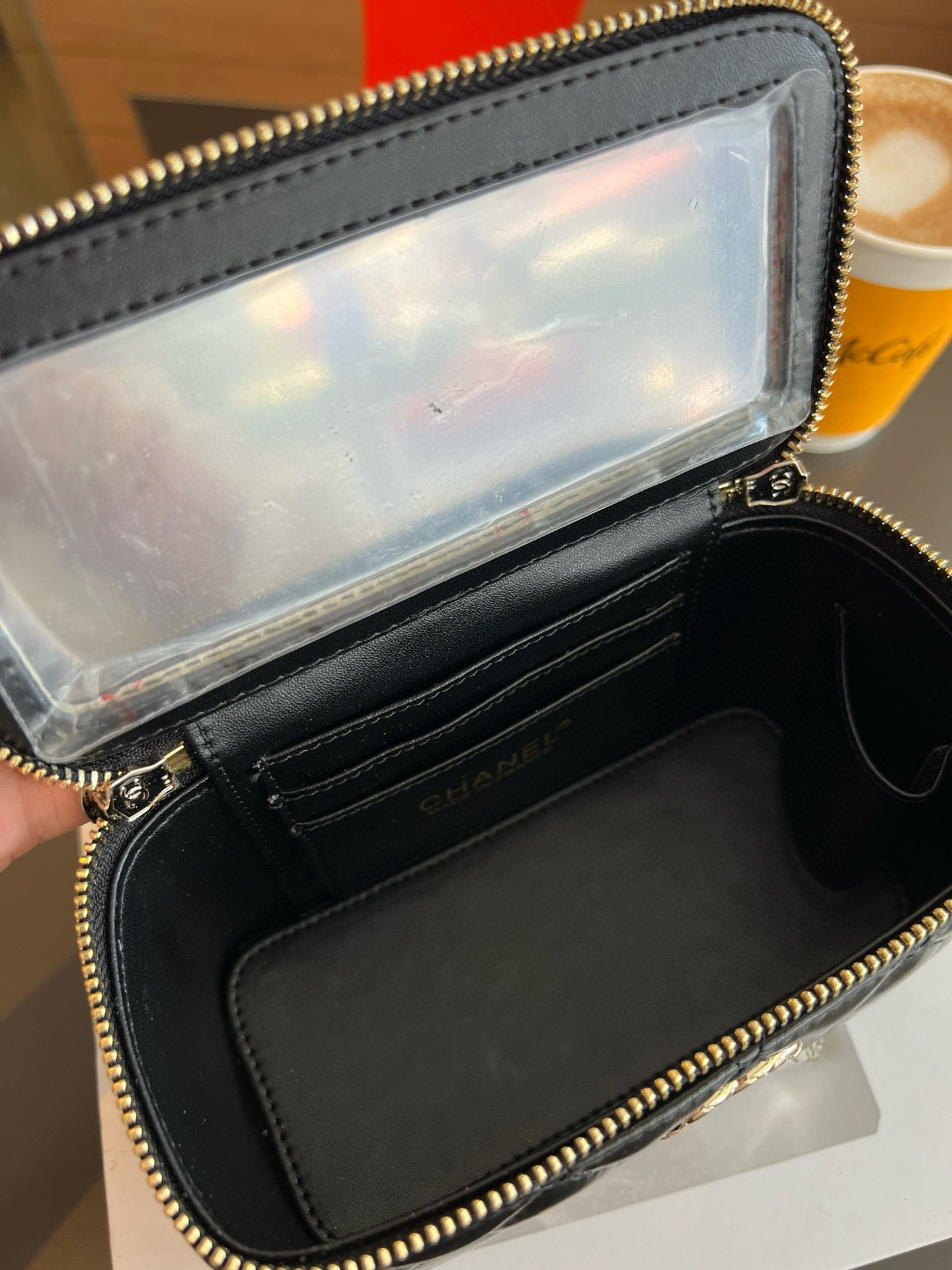 CE-Classic shape box handbag