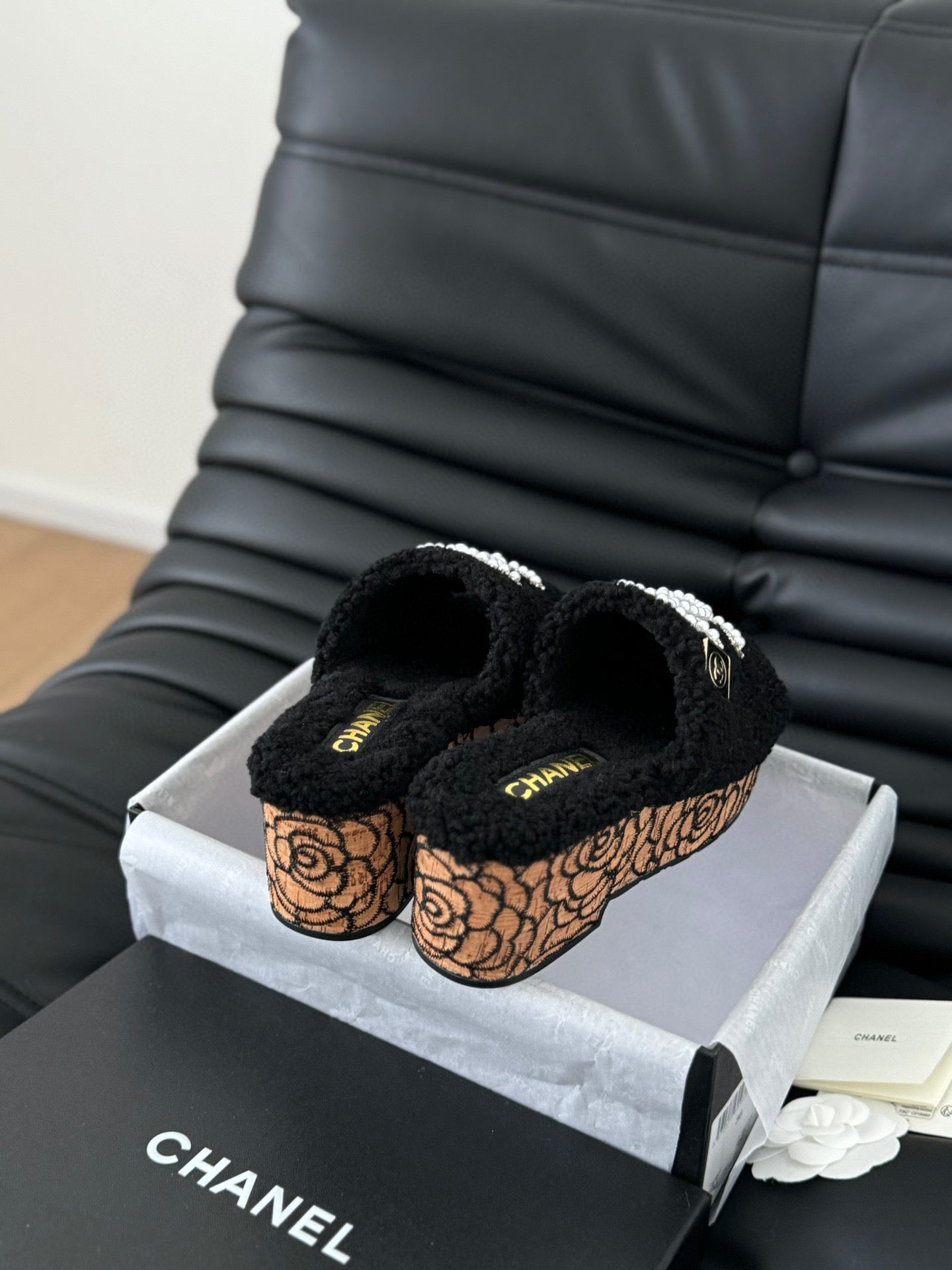 CE-New furry slippers