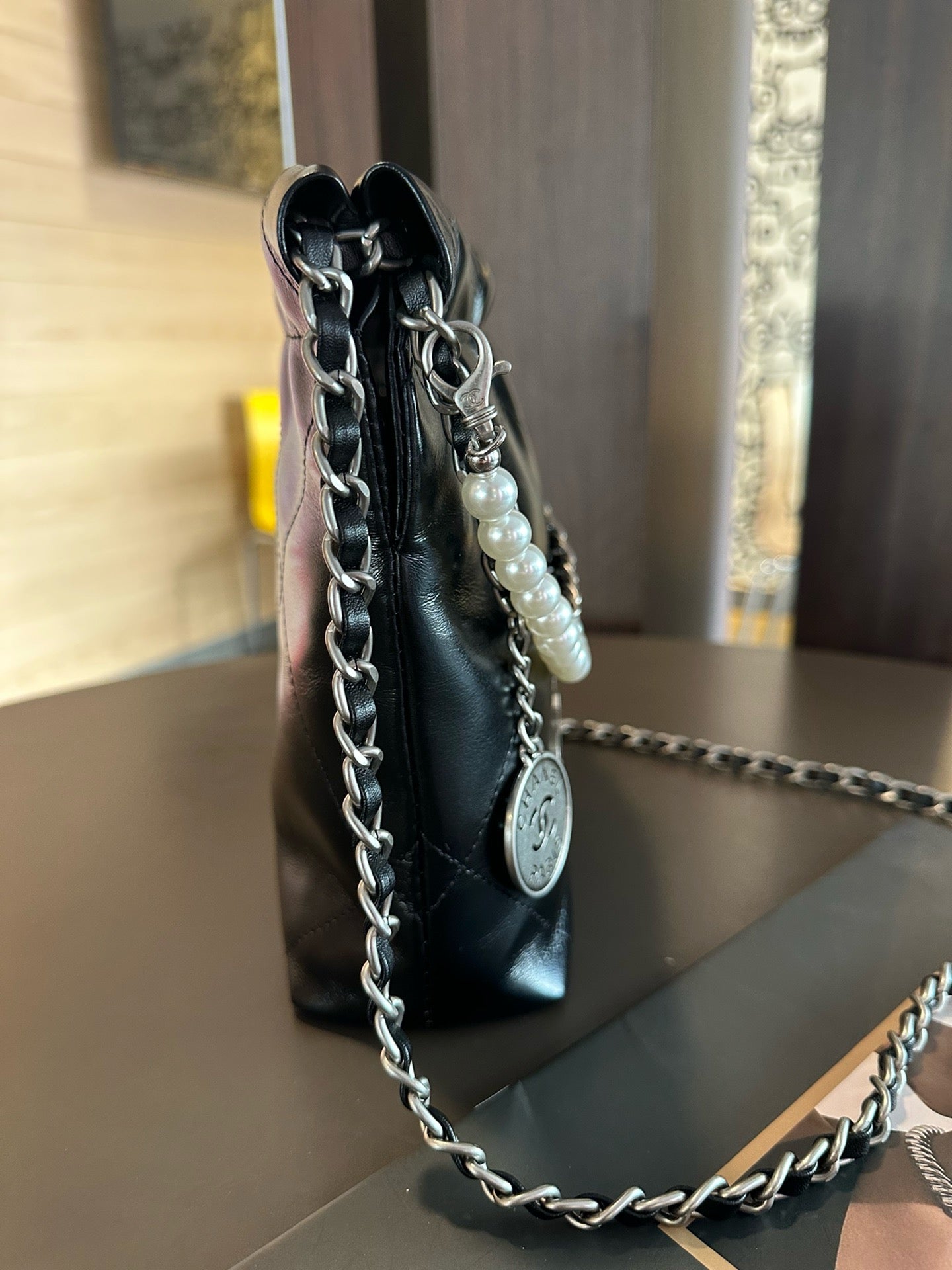 CE-Pearl black gold mini
