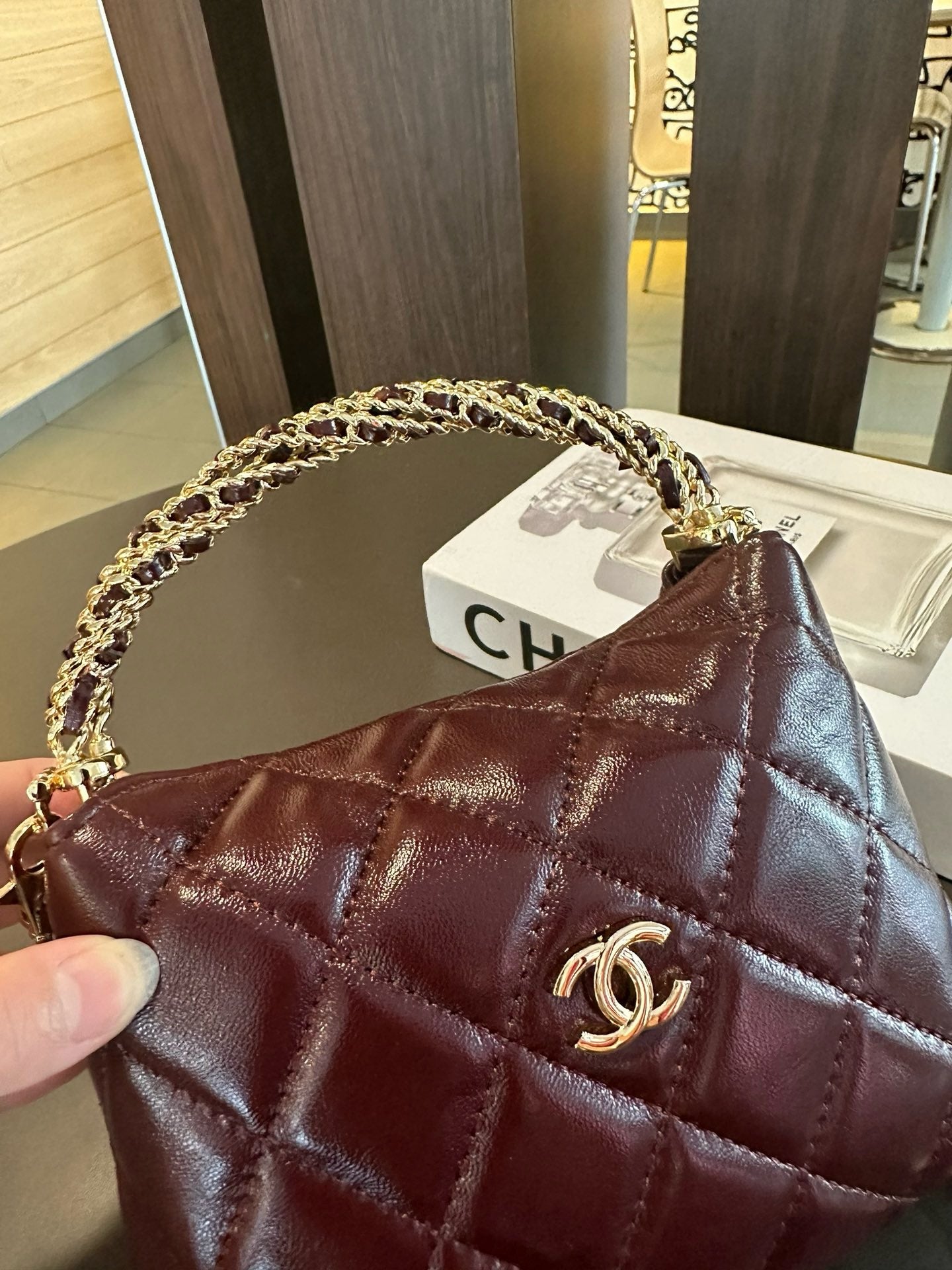 CE-24B lunch box bag with twist chain handle