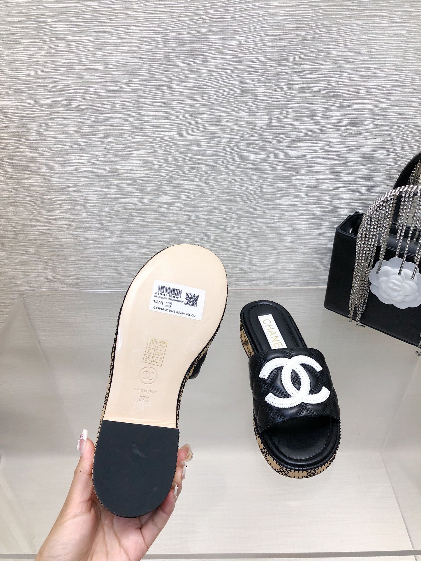 CE-Embroidered logo slippers