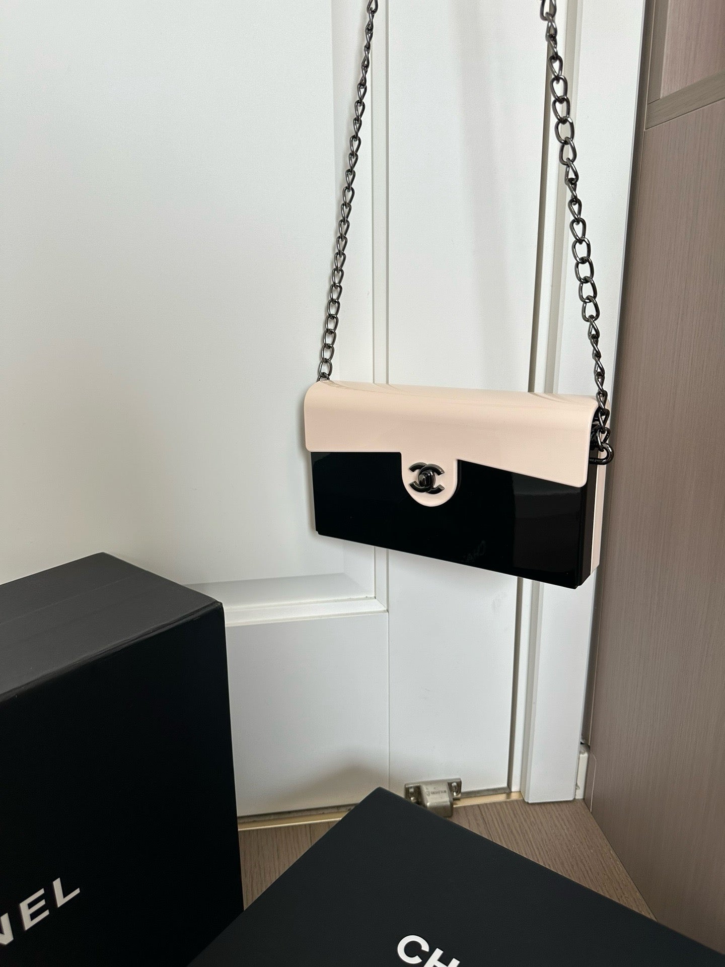 CE-Vintage Acrylic|Black and pink