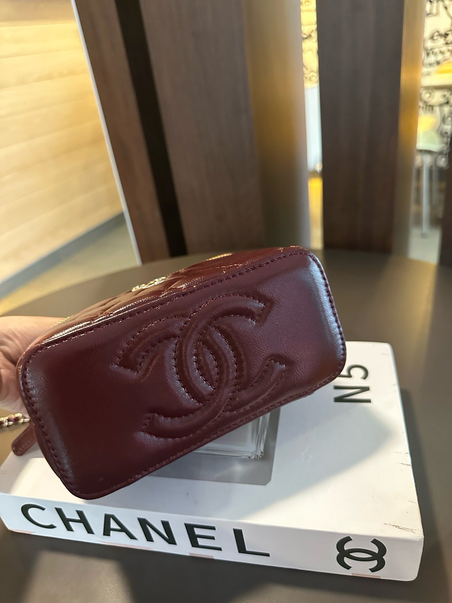 CE-24B twist leather handle box bag