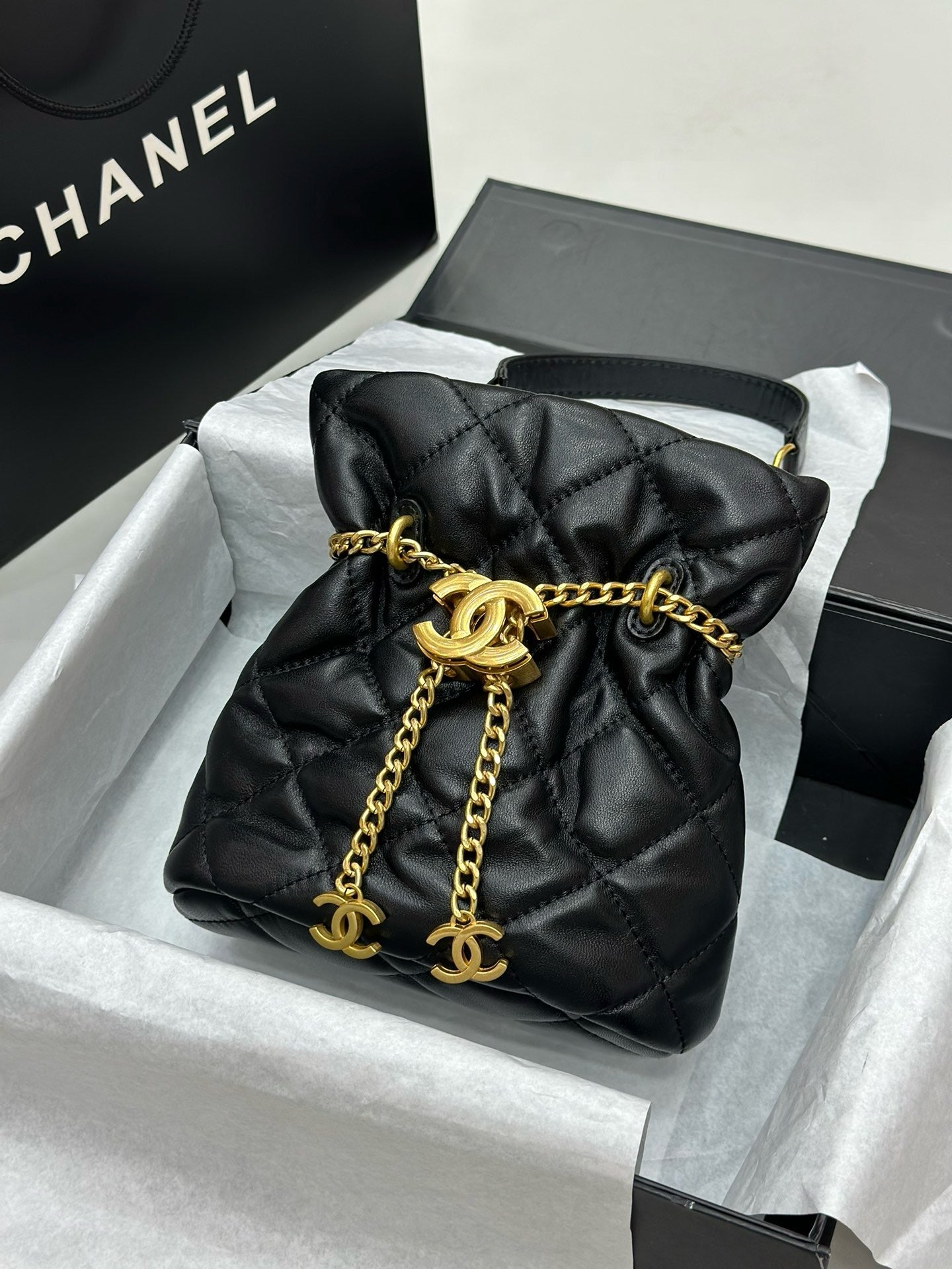 CE-Buckle bucket bag