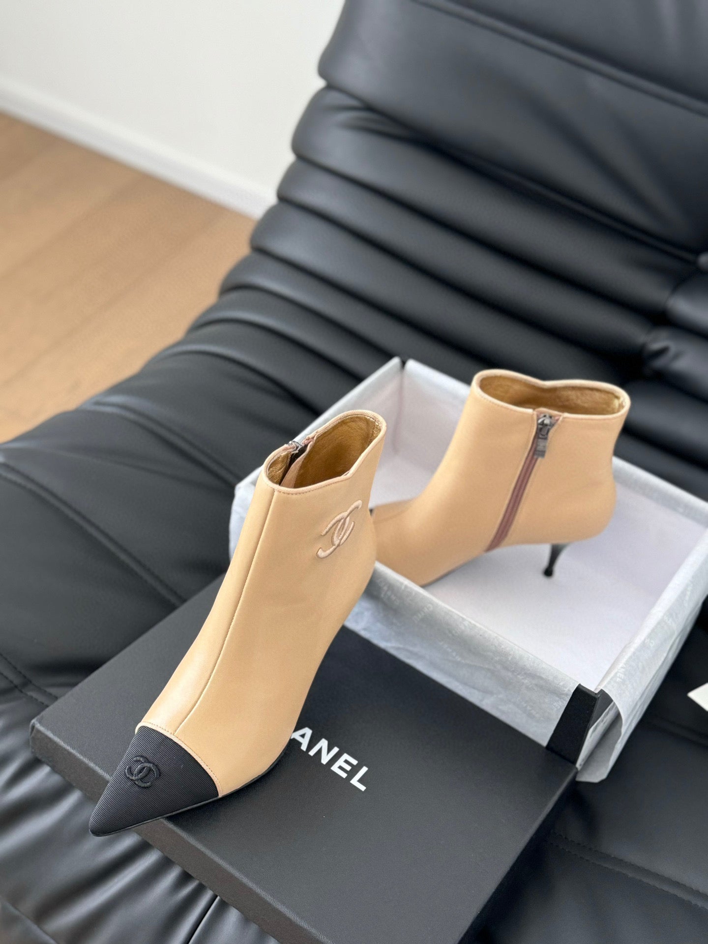 CE-Embroidered short boots