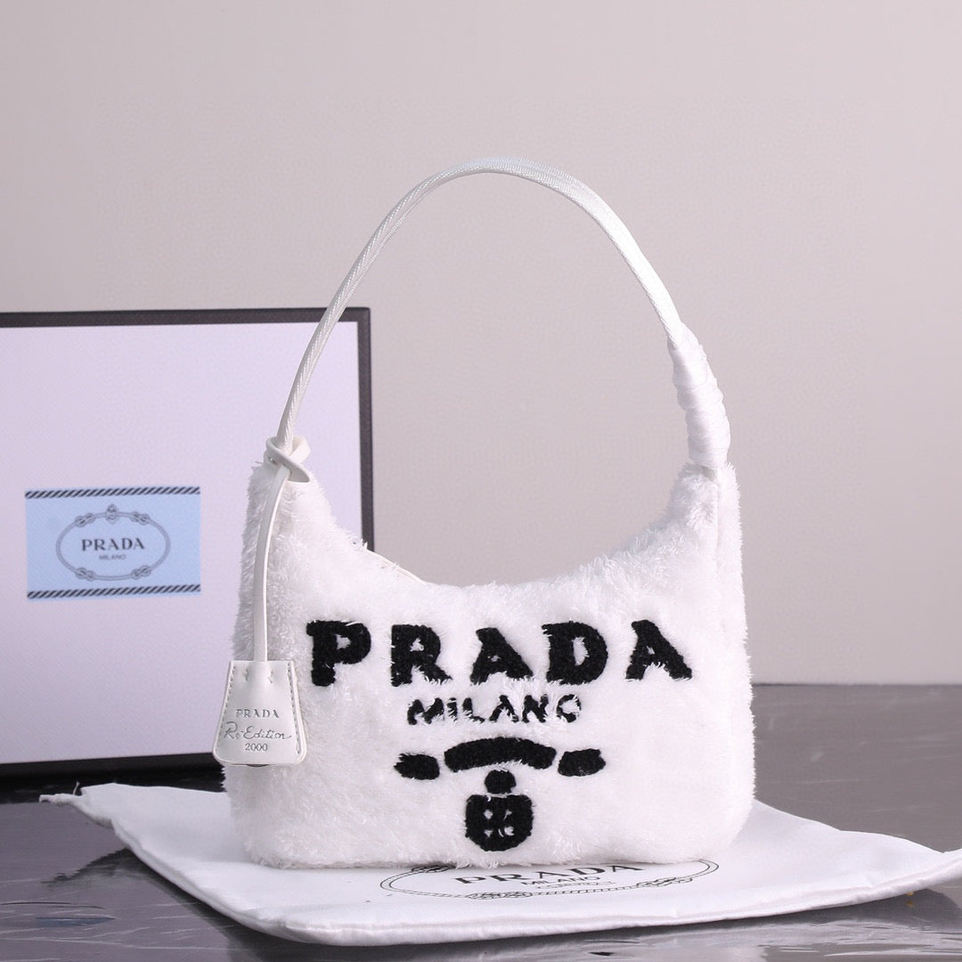 P-Hobo’s popular hand-carrying plush bag