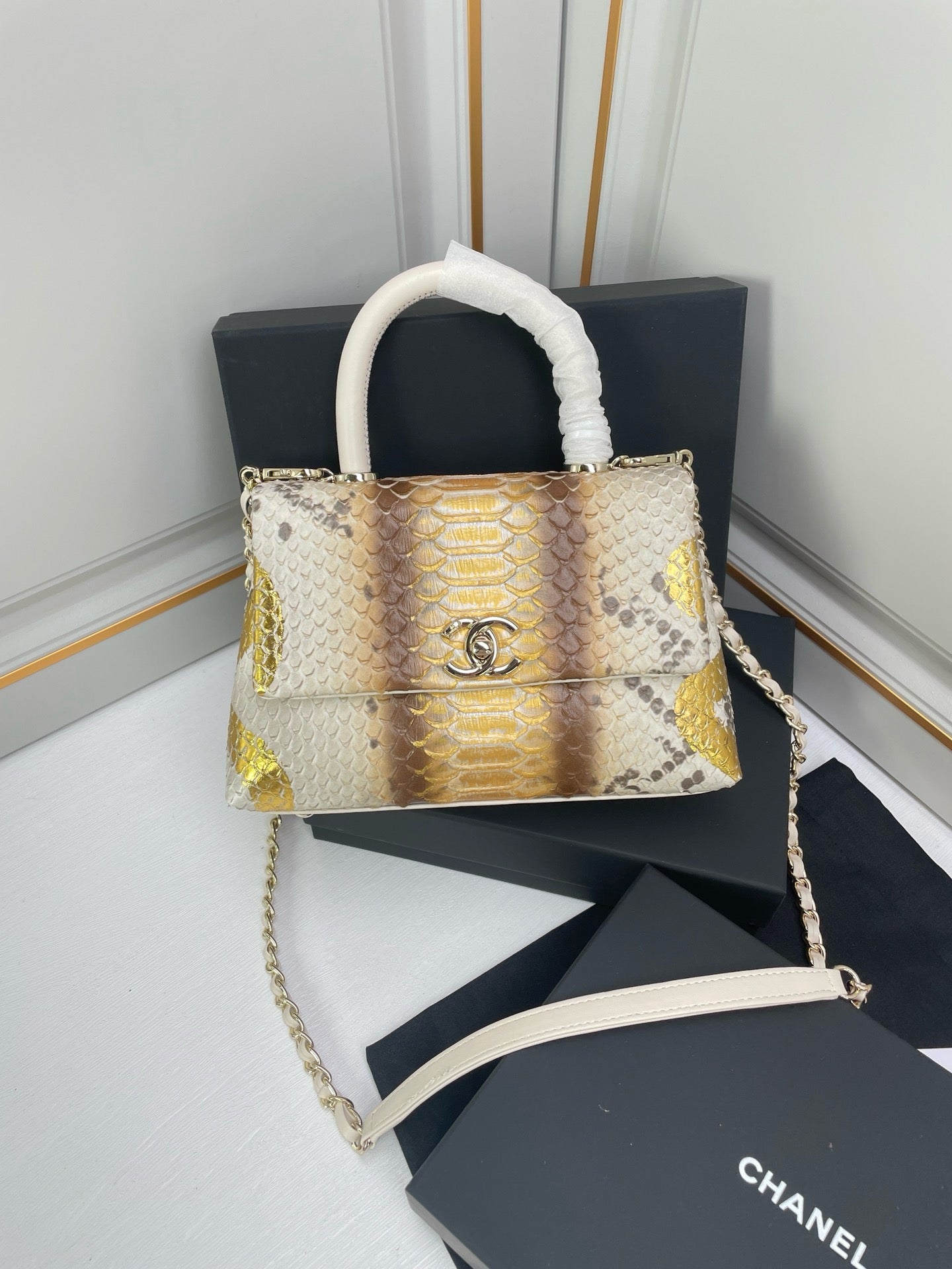 CE-Coco handle handbag