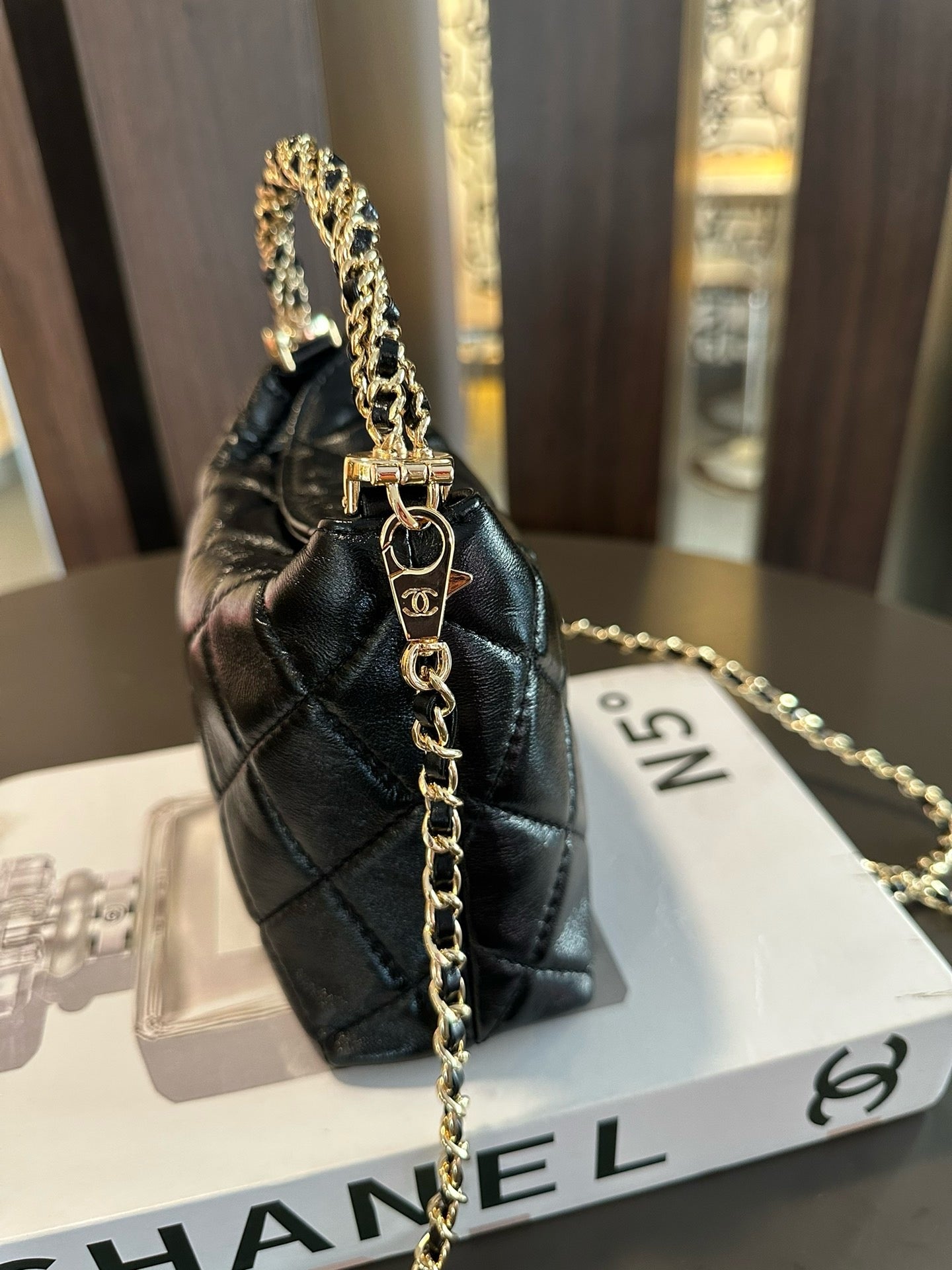 CE-24B lunch box bag with twist chain handle