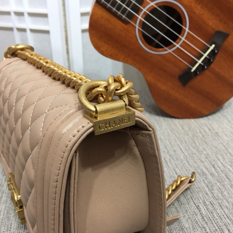 CE-Pearl chain bag