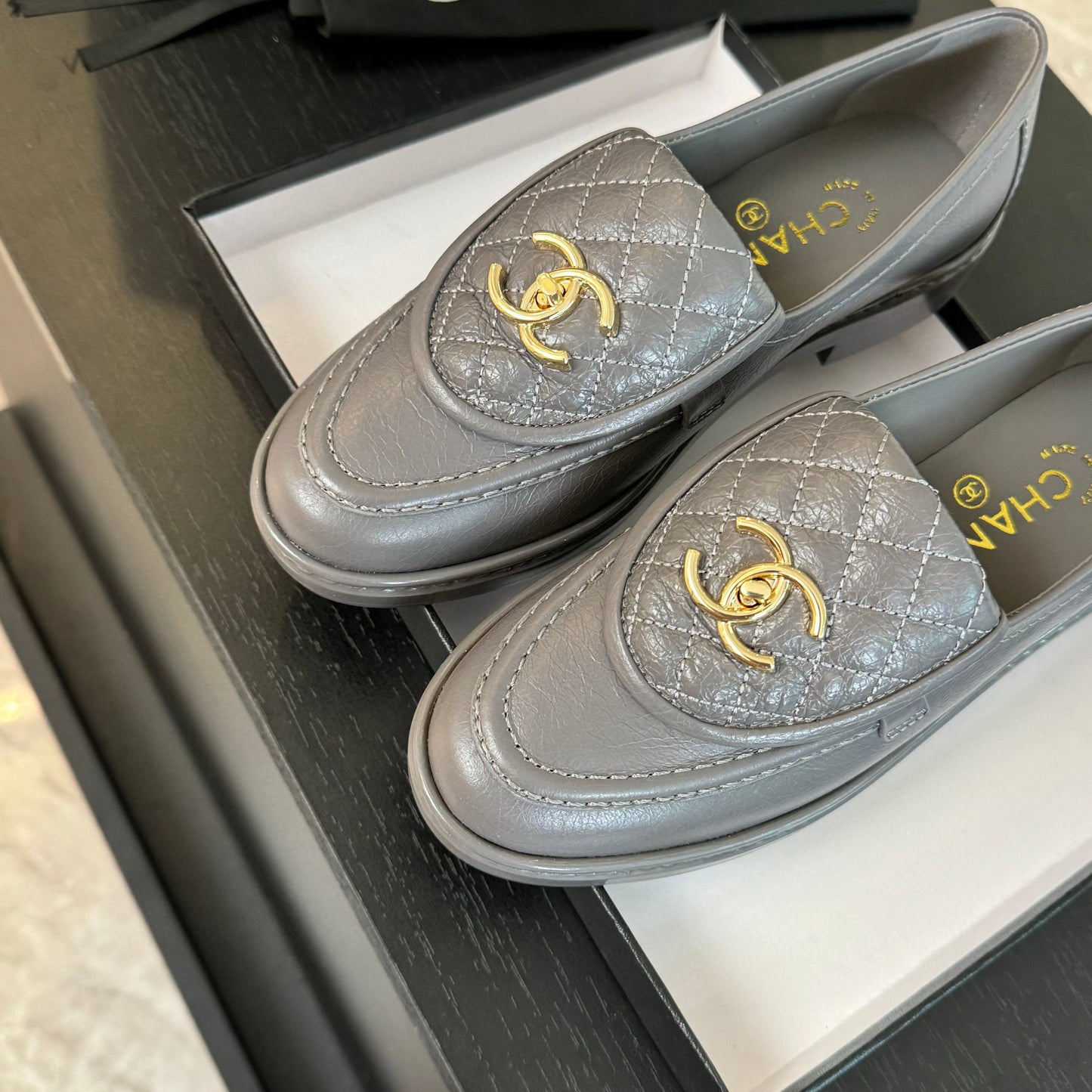 CE-Classic clamshell loafers