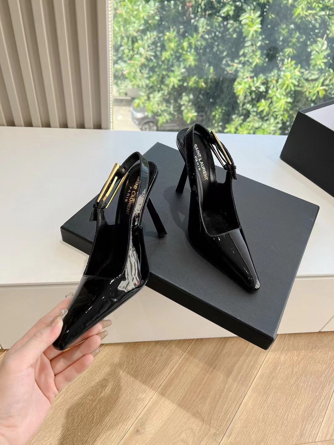 Y-Saint Laurent