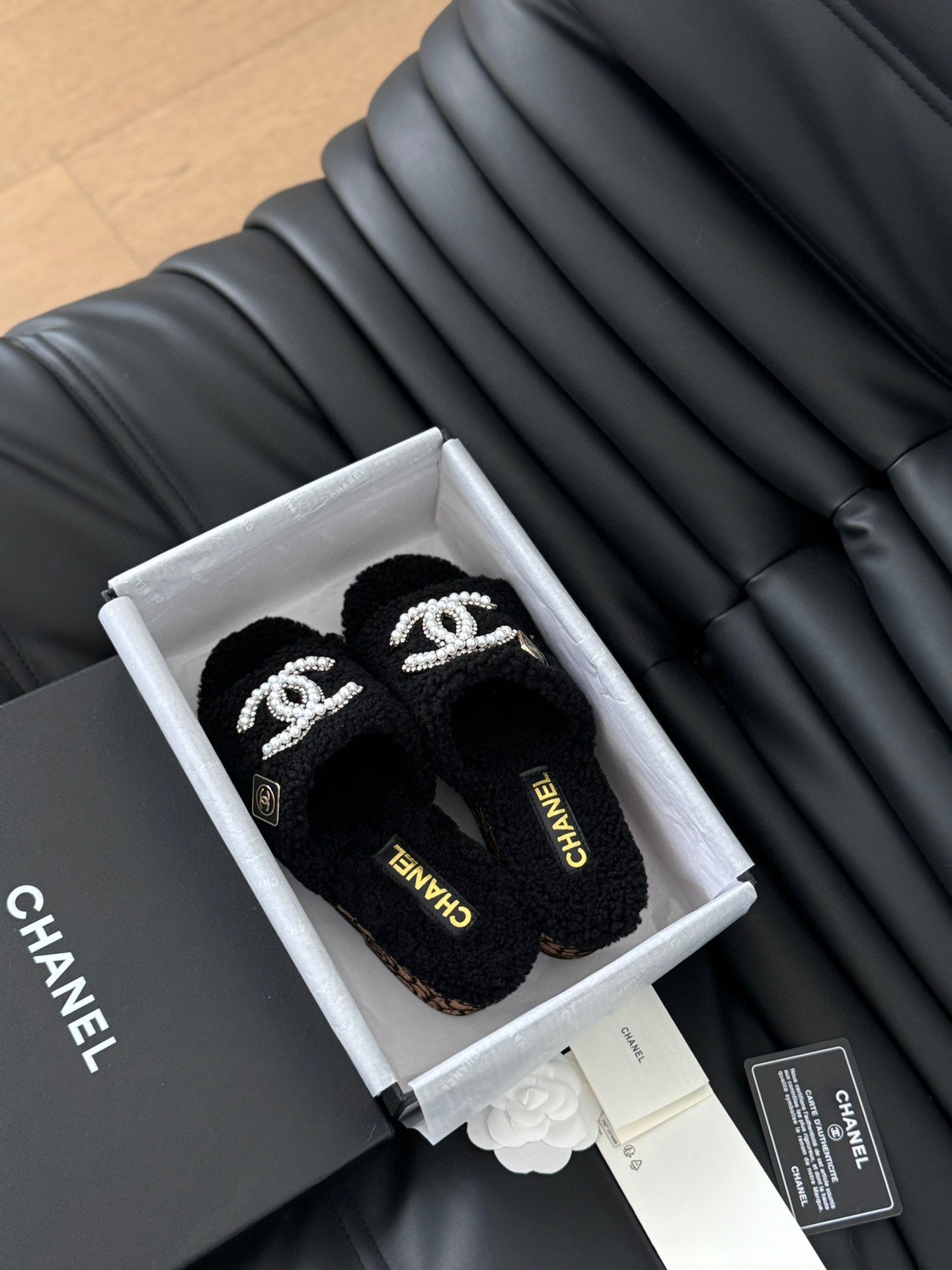 CE-New furry slippers