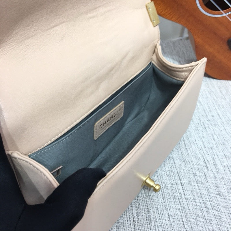 CE-Pearl chain bag