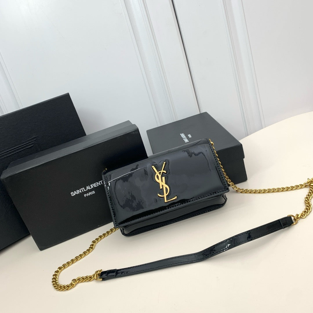 Y-Monogram Bag Trend