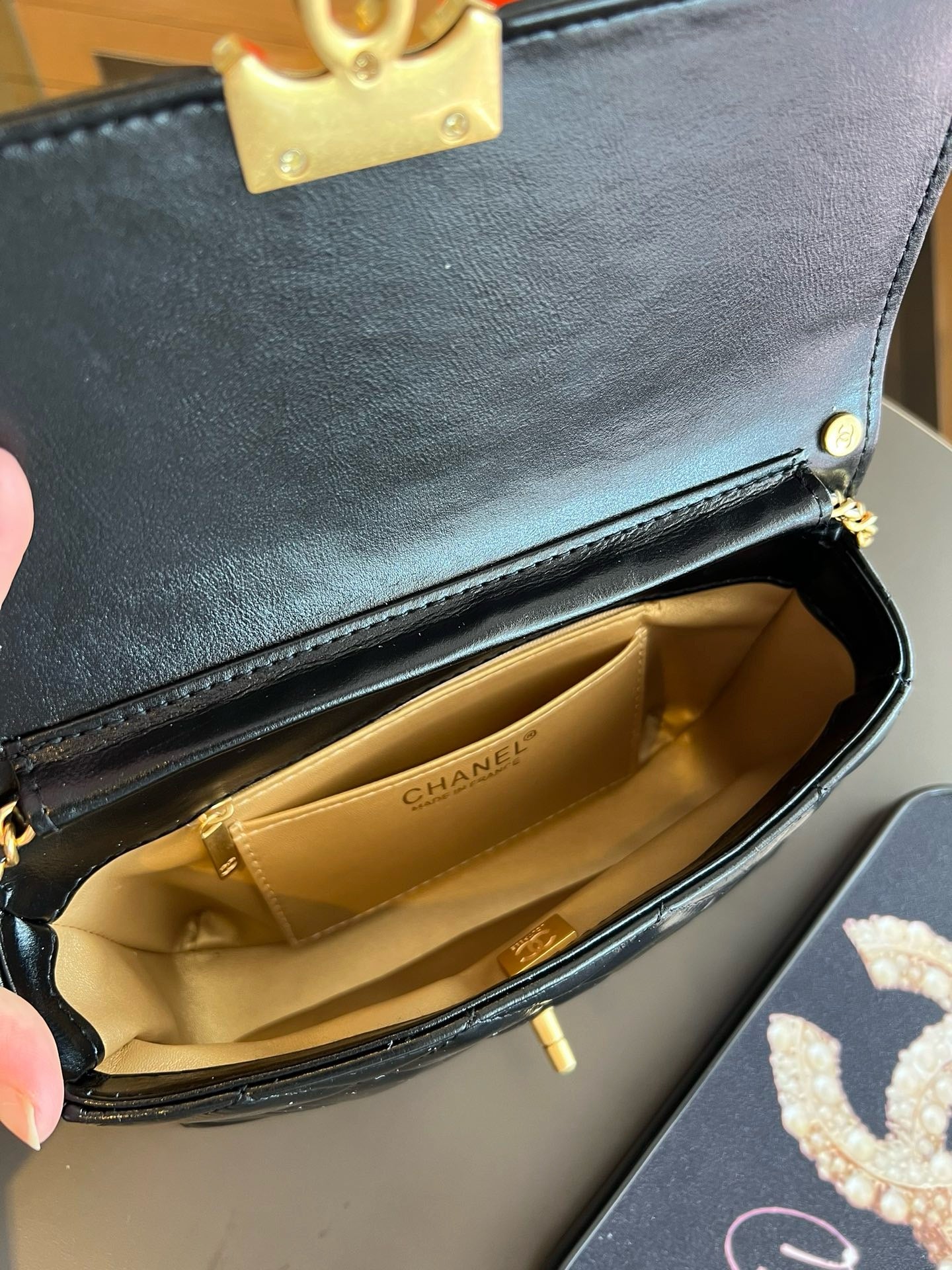 CE-24A pearl necklace flap bag