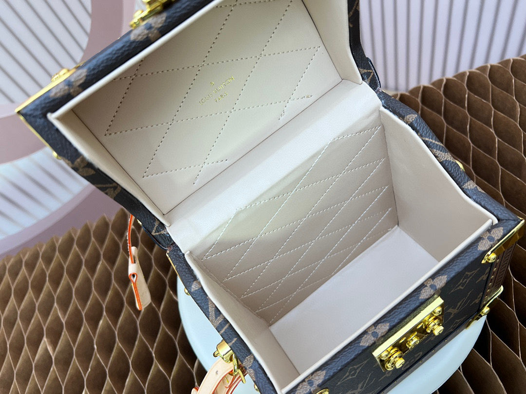 L Camera Box