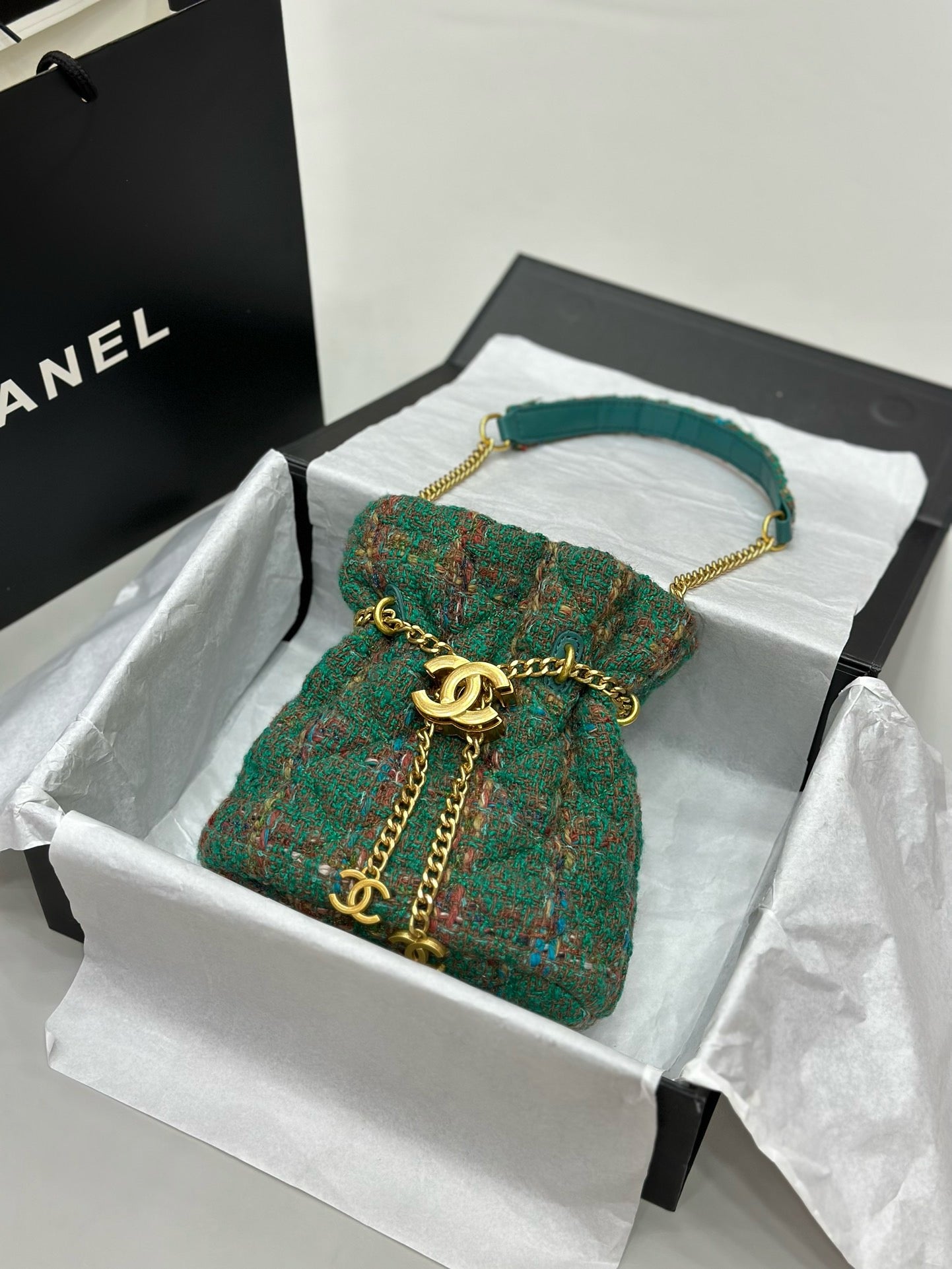 CE-Buckle bucket bag