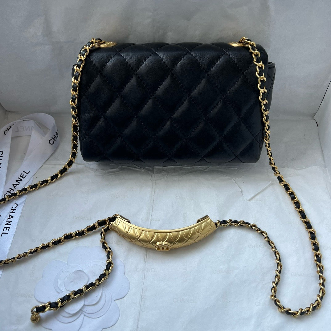 CE-24B’s latest metal adjustable flap bag