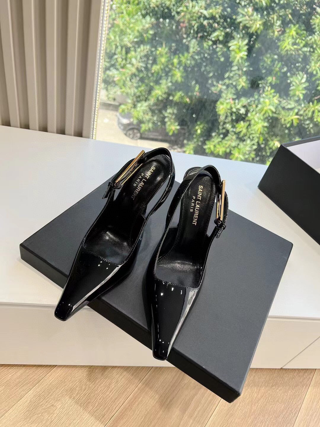 Y-Saint Laurent