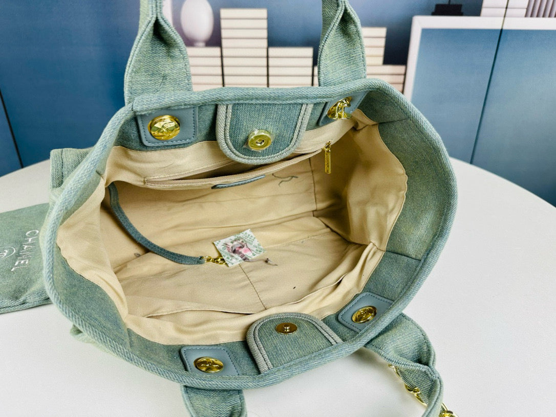 CE-Beach bag yet🏖️