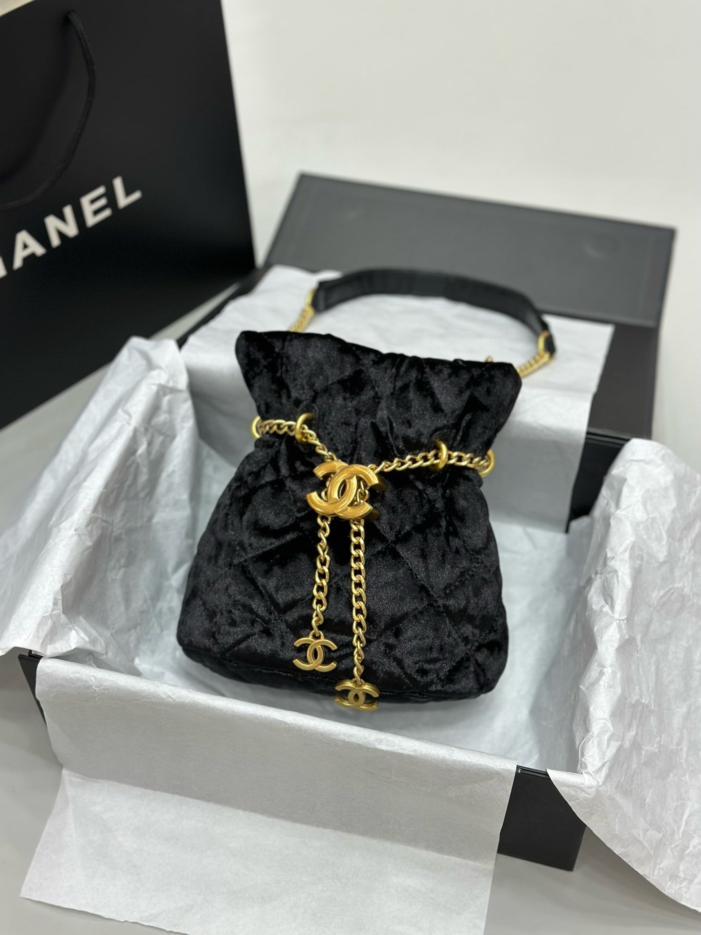 CE-Buckle bucket bag