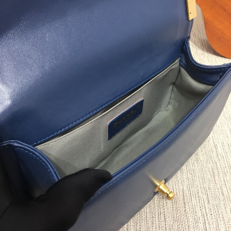 CE-Pearl chain bag