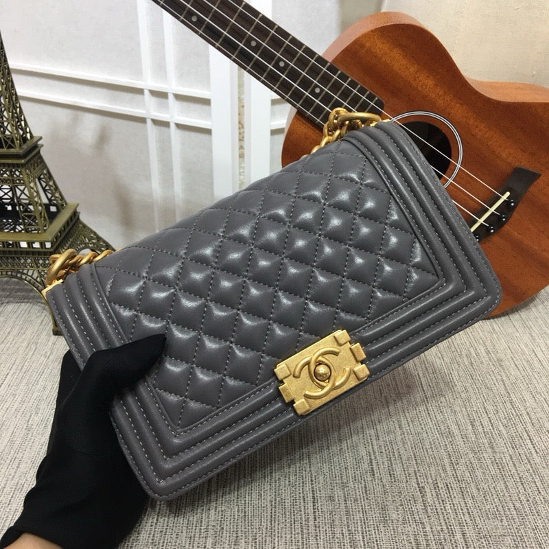 CE-Pearl chain bag