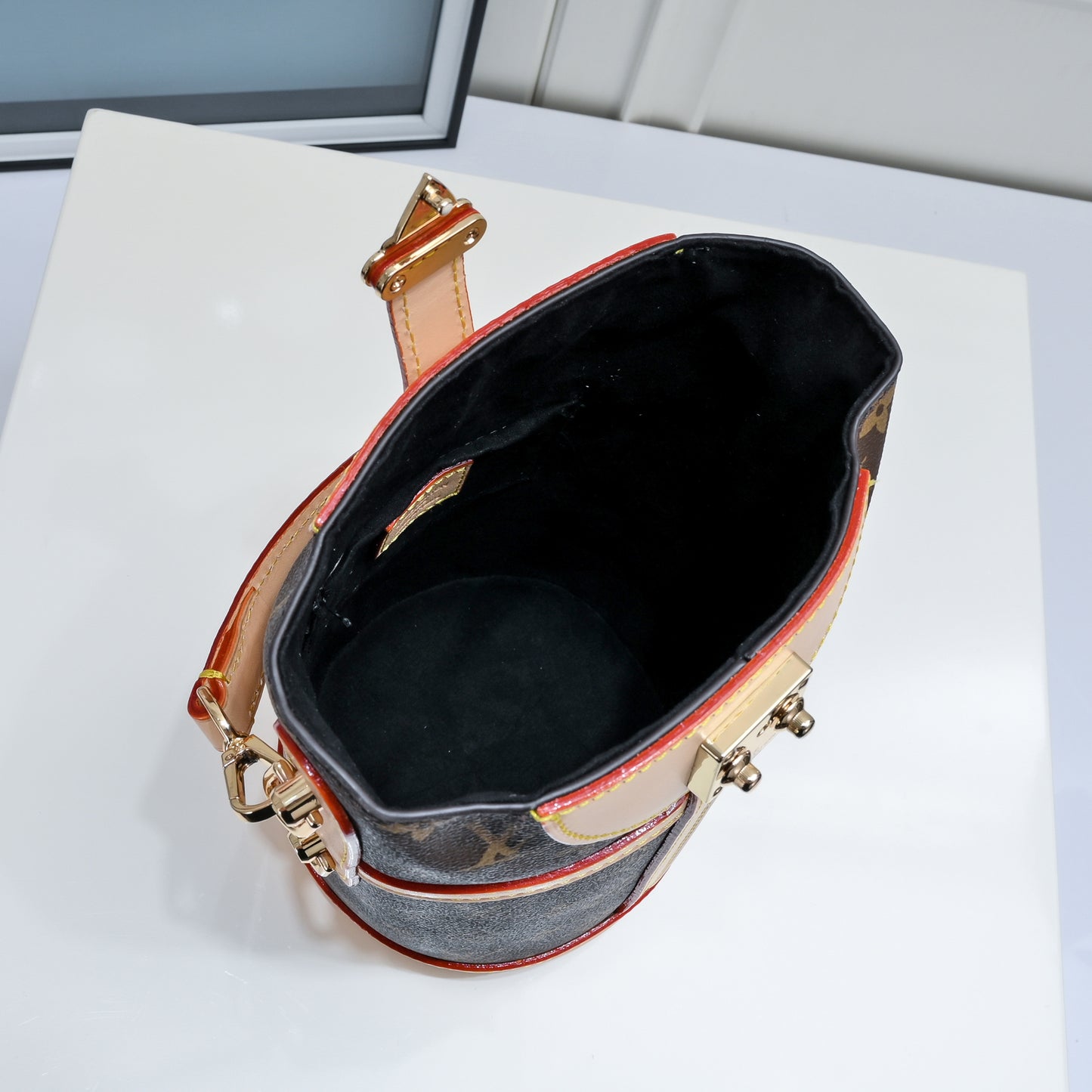 L-Bucket Bag